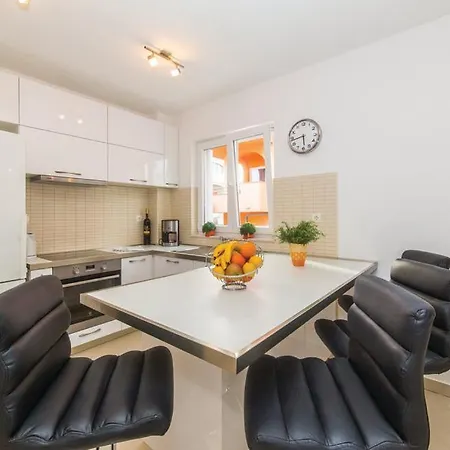 Apartman S Predivnim Pogledom Na More