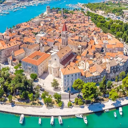 Apartman S Predivnim Pogledom Na More Trogir