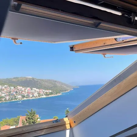 Apartman S Predivnim Pogledom Na More Trogir